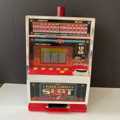 RADICA Criss Cross Tabletop ELECTRONIC CASINO SPIELAUTOMAT 1990s a - Bild 1 von 4