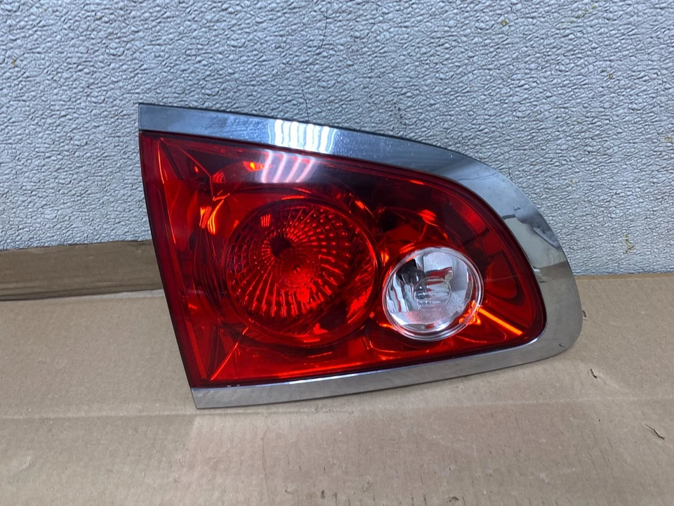 2008 - 2012 Buick Enclave Left Driver Lh Inner Tail Light Oem U2807 DW - Image 1 of 4