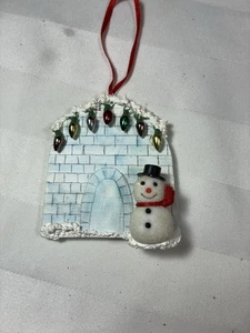 Handgefertigter Schneemann vor Kamin Ornament  - Bild 1 von 5