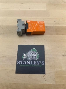 Crouzet OAR2U Time Control Relay W/ Base - Picture 1 of 3