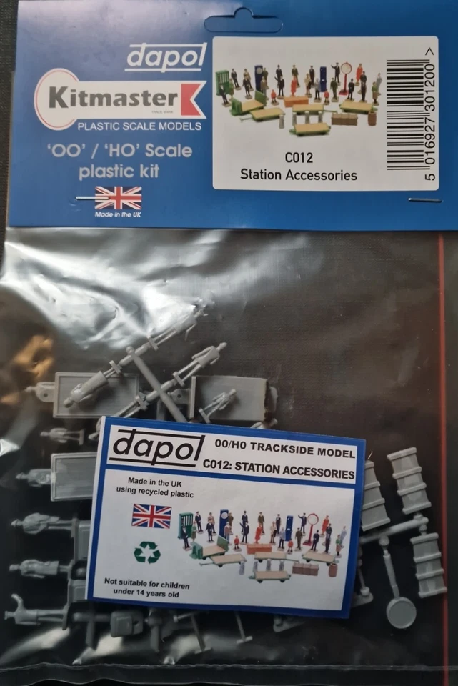 Dapol CO12 Station Accessories - Image 1 of 1