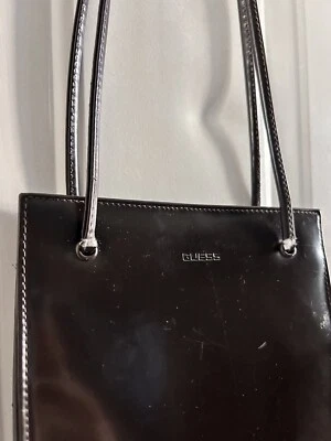 Bolso de Hombro Pequeño Marrón Y2K Años 90 Guess Imitación Cuero Tirantes Cartera Simple Foto 1 de 3