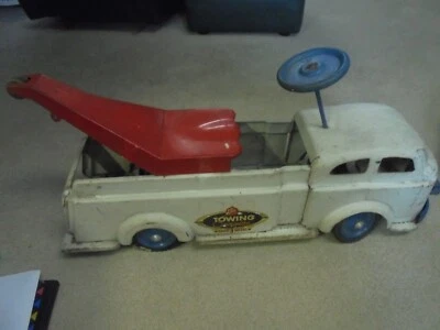Vintage Large Wyandotte Tow Truck Rider Ride Toy Dot Towing Service Wrecker - Image 1 of 4
