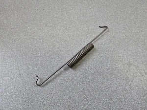 USED ORIGINAL GENUINE PORSCHE 924 REAR DRUM BRAKE SHOE RETURN SPRING LOWER - Picture 1 of 3