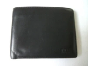 Hugo Boss - schlichte, Geldschein/Kartenbörse-Echtleder  12 x 9.5 cm fast neu - Bild 1 von 5