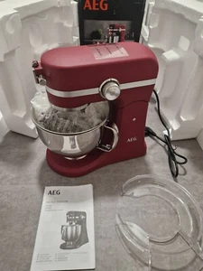 AEG KM5520 Küchenmaschine Voll-Metall-Gehäuse 1,6 PS Teigmaschine ROT + Zubehör - Bild 1 von 12