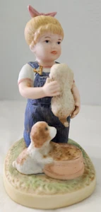 Figura HOMCO 1985 Denim Days #1503 “Puppy Love” Debbie jugando con cachorros - Imagen 1 de 8