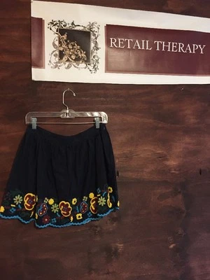 Falda bordada Hazel Anthropologie azul marino súper linda S Foto 1 de 4