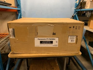 NEW 3500 Lumens 3LCD Projector for Cinema & Movie 1080p HDMI-Adapter w/Bundle - Picture 1 of 10