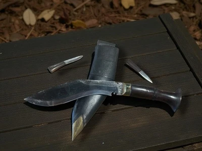 Antiguo cuchillo de lucha Nepal con cuerno y funda y 2 dagas Foto 1 de 4