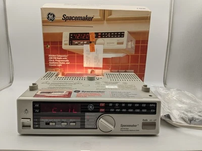 GE Spacemaker Kitchen Companion AM/FM Clock Radio Under Cabinet Light 7-4230 - Image 1 of 4