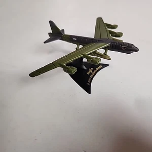 Boeing B-52H Stratofortress Bomber Diecast w/stand Maisto 1/500 Scale USA - Picture 1 of 9