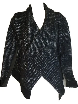 Precioso Suéter Envolvente Blanco y Warren Negro/Blanco Tweed con Borde de Cuero Talla M Foto 1 de 4