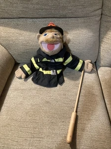 Melissa & Doug Feuerwehrmann Feuerwehrmann Handpuppe Plüschtier Stofftier mit Stock - Bild 1 von 7