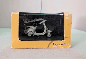 NewRay Vespa 125 Scooter (1953) - 1:32 Scale Diecast - Picture 1 of 9