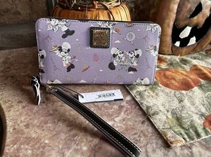 Billetera Dooney & Bourke Epcot 2019 Festival Internacional de Comida y Vino nueva con etiquetas - Imagen 1 de 3