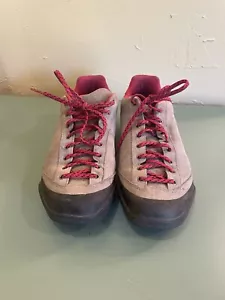 Scarpa Lace Up Tan Suede Hiking Sneakers Womens Size 8 - Picture 1 of 9