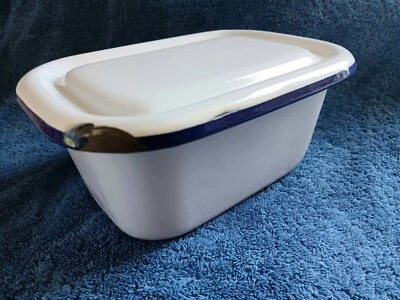 VTG  WHITE PORCELAIN Blue TRIM ENAMELWARE LIDDED REFRIGERATOR BOX PAN Estate - Image 1 of 4