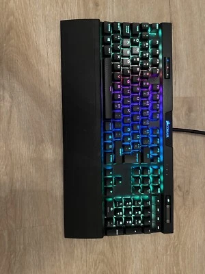 Corsair K70 RGB MK.2 Mechanische Gaming Tastatur - Cherry MX Blue - Schwarz - Bild 1 von 2
