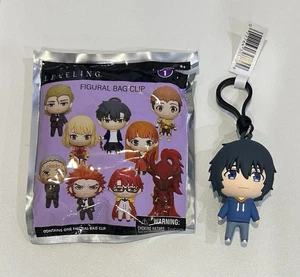 Solo Leveling Sung Jinwoo Chase Variant Monogram Bag Clip - Bild 1 von 2