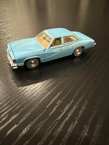 1/64 GREENLIGHT HOLLYWOOD SMOKEY & THE BANDIT II 1977 PONTIAC LEMANS WEDDING CAR - Picture 1 of 14