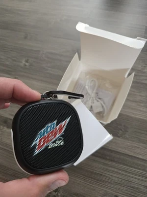 Altavoz Bluetooth Mountain Dew Baja Blast 20 Aniversario Ride The Wave Promo Foto 1 de 4
