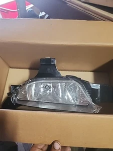 05-06 Ford 500 Left Driver Fog Light - Picture 1 of 6