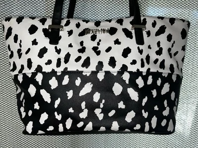 Сумочка наплечная Kenneth Cole Reaction черно-белая с гепардовым принтом - Изображение 1 из 4