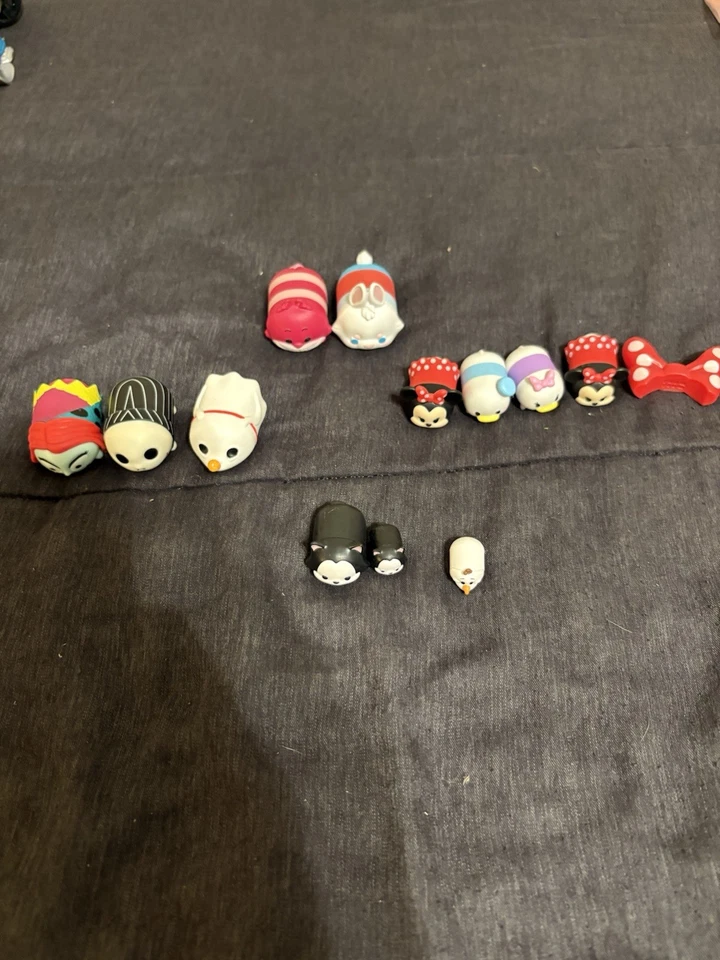 Lote de 13 figuras de vinilo de juguete Disney Pesadilla antes de Navidad Alicia TSUM TSUM Foto 1 de 4