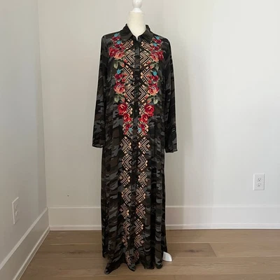 Savanna Jane Olivia Plumero Cárdigan Camuflado Floral Bordado Camisa Vestido Mediano Foto 1 de 4