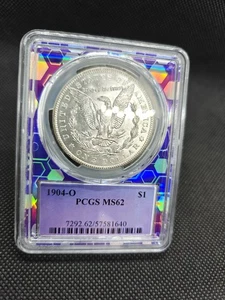 🔥 Dólar de plata Morgan 1904-O graduación profesional MS62 TraderBea moneda retirada núcleo púrpura losa - Imagen 1 de 5