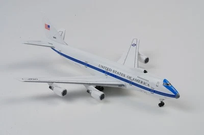 Dragon Models 1/400 E-4B #75-0125 USAF 55th W, 1st ACCS - Image 1 of 2