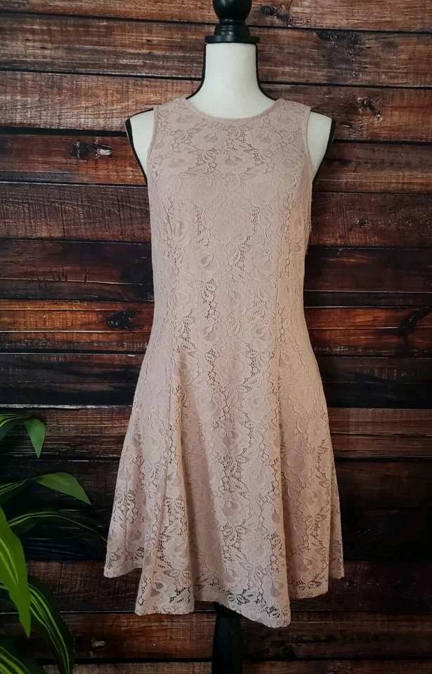 Vestido Speechless Junior Tamanho XL Rosa Renda Elástica Ajuste e Bolsos Forrados Flare - Imagem 1 de 4