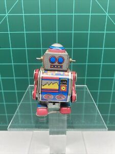 3 inch tall Tin Windup Walking Classic Type toy Robot  Sci-Fi, No Key, Untested