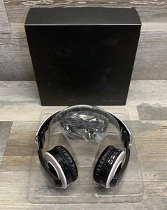 Brookstone Bluetooth Wireless Over The Head Headphones White / Black  OPEN BOX - Picture 1 of 2