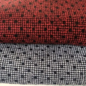 612. Gris, 613. Tela roja de poliéster irregular. Precio por 1/2 metro - Imagen 1 de 6