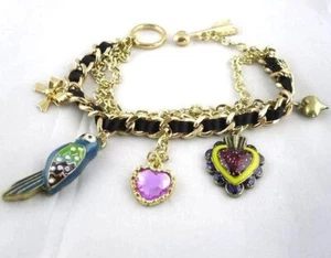 Betsey Johnson PINKES Papagei Bettelarmband Neu ohne Etikett - Bild 1 von 2
