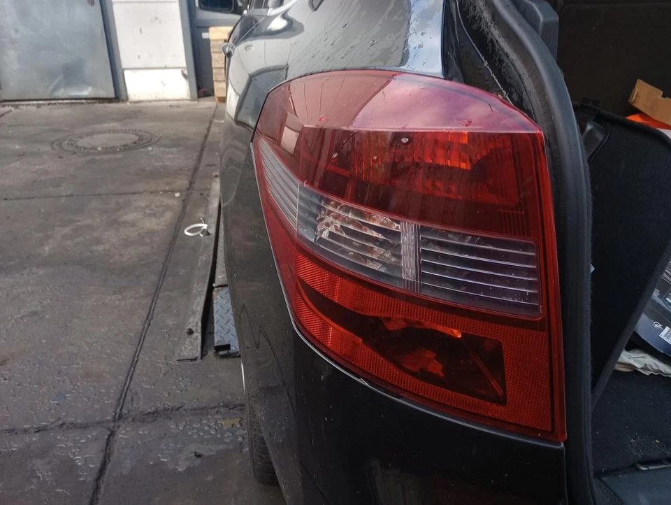 Renault Laguna III Kombi orig Rückleuchte links vor Facelift Bj 2010 - Bild 1 von 3