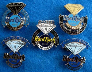 JUEGO DE 5 PINES DE SERVICIO DIAMANTE PREMIO PERSONAL PERSONAL HOTEL VEGAS Hard Rock Café - Imagen 1 de 1