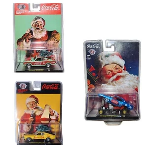 Juego de coches de Navidad M2 Coca-Cola '68 Barracuda '70 Mustang Mach 1 y '71 Challenger - Imagen 1 de 4