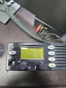 NIB EF Johnson Challenger 242-9842 UHF Two Way Radio Kit Mic Included - Afbeelding 1 van 4