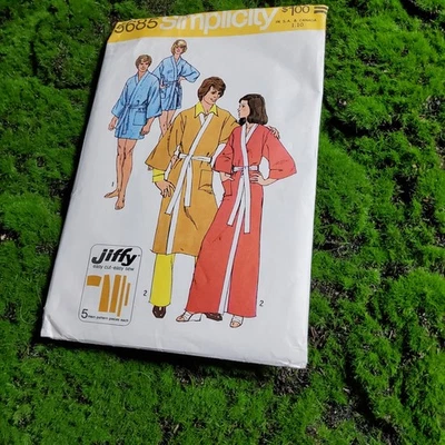 Vintage Simplicity 5685 Jiffy easy cut easy sew robes size medium 1973 - Image 1 of 3