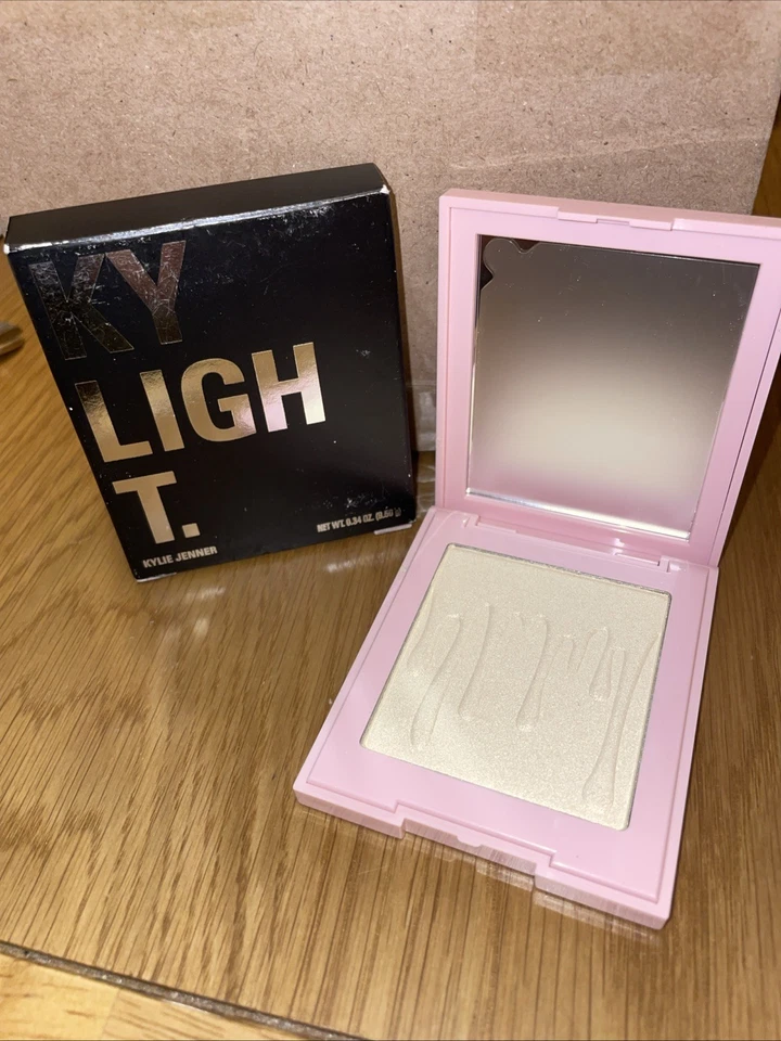 Kylie Jenner KY Light Pressed Illuminating Powder Quartz Ship