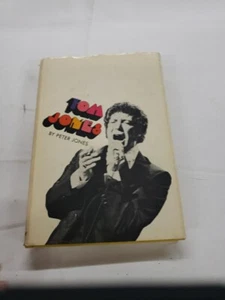 Tom Jones: Biography of a Great Starby Peter JonesAvon Publishing, 1970... - Picture 1 of 6