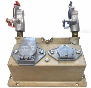 BERG, NOSEBOX ASSY, BERG 26100, CIRCUIT BREAKERS INSIDE, SAE J560 - Picture 1 of 5