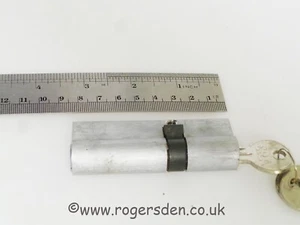 Serrature e chiavi per porte in PVC canna 8 cm - Foto 1 di 1