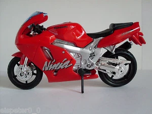Kawasaki Ninja ZX-7R rojo, motocicleta Bburago modelo 1:18, embalaje original, nuevo - Imagen 1 de 1