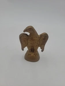 "Figura pisapapeles pájaro águila calva de hierro fundido de colección - 3,25"" de alto - color dorado" - Imagen 1 de 7