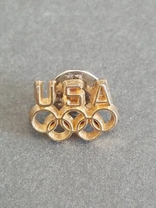 VINTAGE USA OLYMPIC GAMES PIN LAPEL HAT PIN GOLD TONE OLYMPIC RINGS - Picture 1 of 3