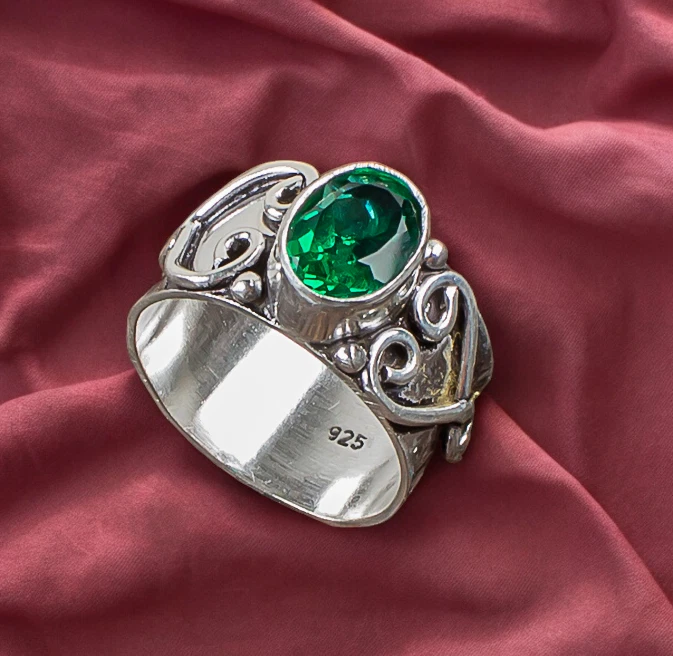 Anillo de plata esterlina 925 con piedra de nacimiento de mayo esmeralda creado en laboratorio todas las tallas DU Foto 1 de 4